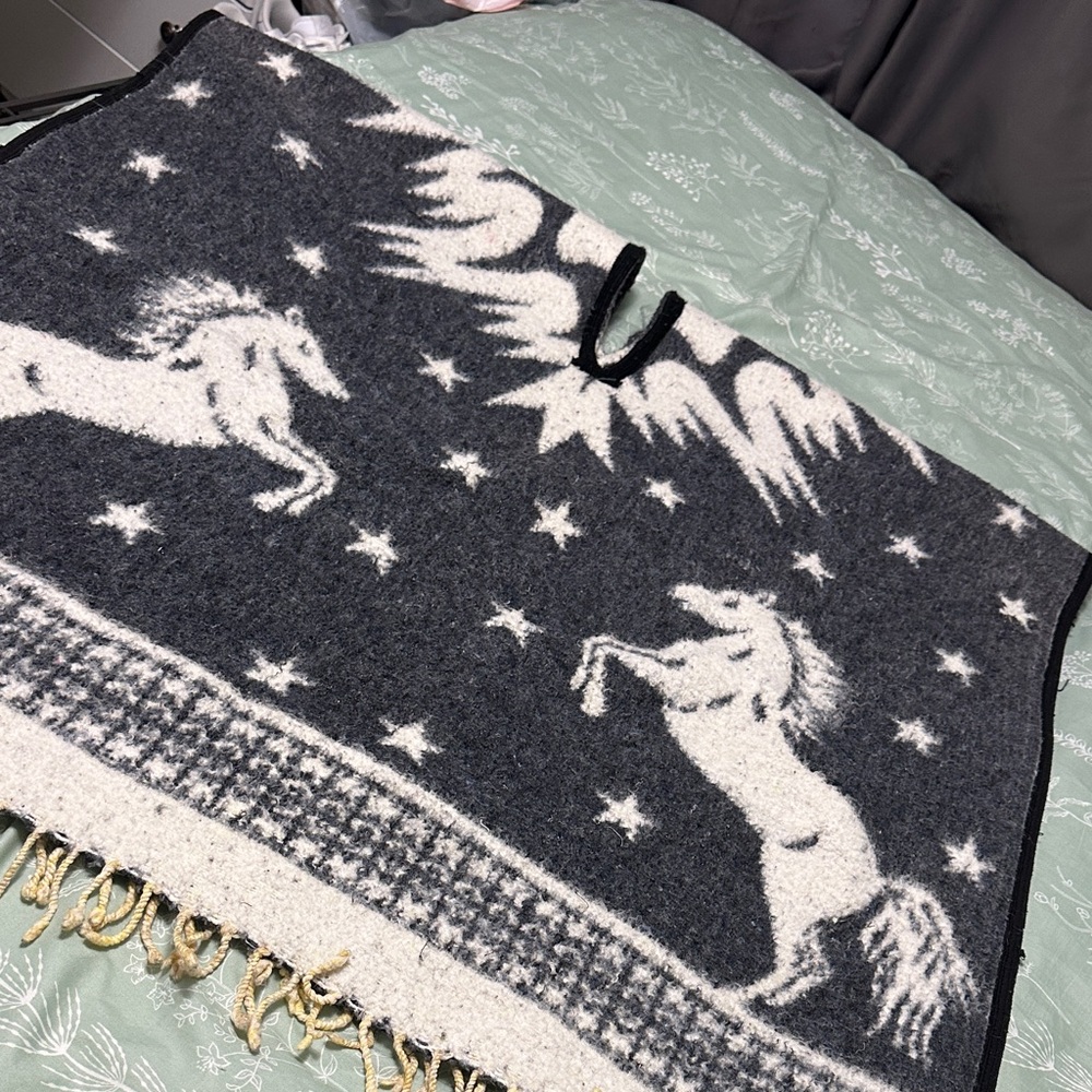 Gray and White Horse Patterned Poncho